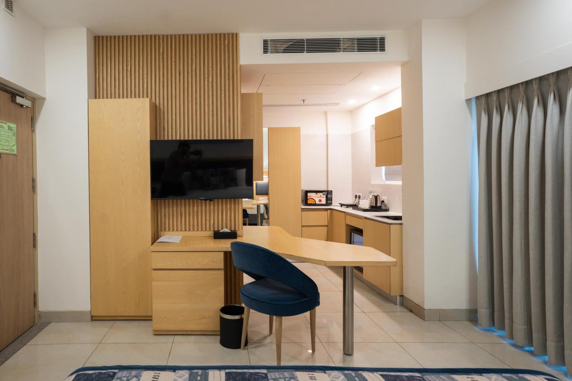 Ar Suites Klj Square Gurgáon Exteriér fotografie