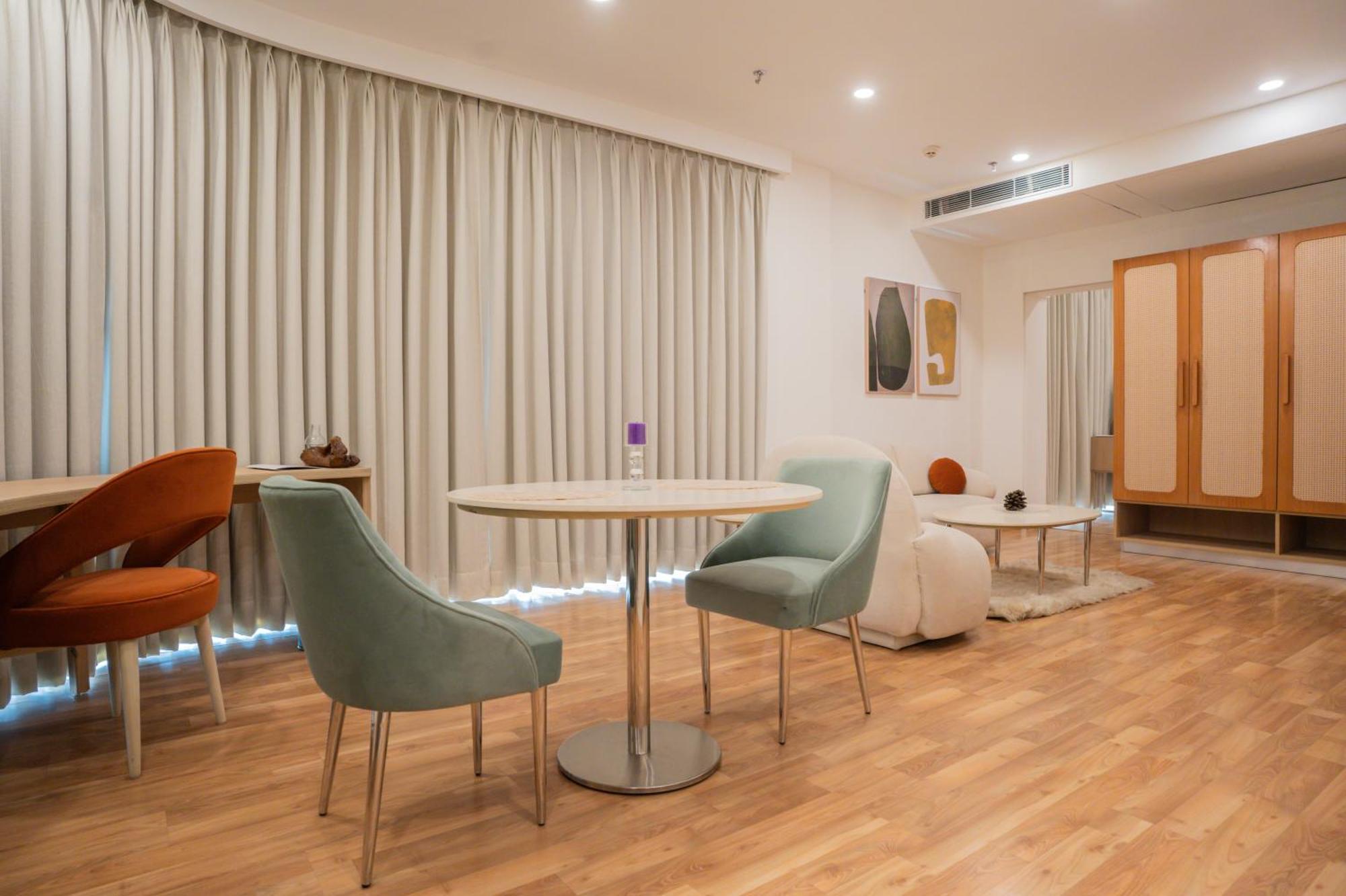 Ar Suites Klj Square Gurgáon Exteriér fotografie